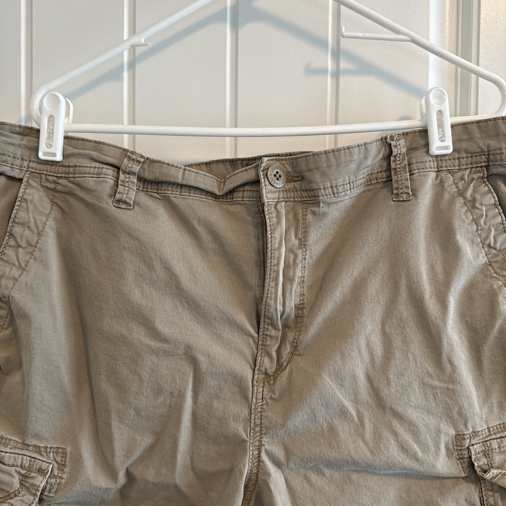 Unionbay Men’s Khaki Cargo Shorts - Picture 5 of 7